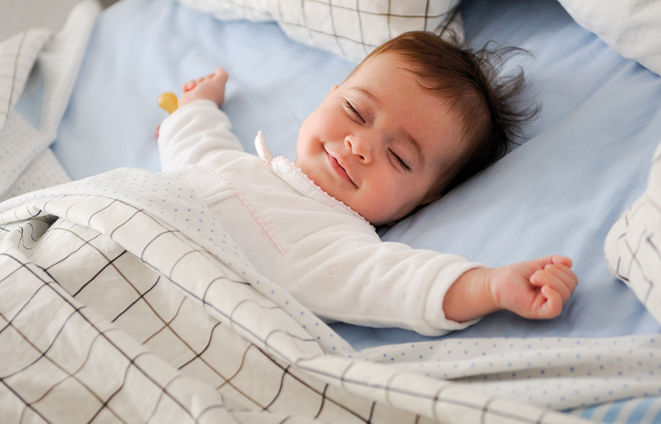 Wann sollte ein Kind alleine einschlafen können?